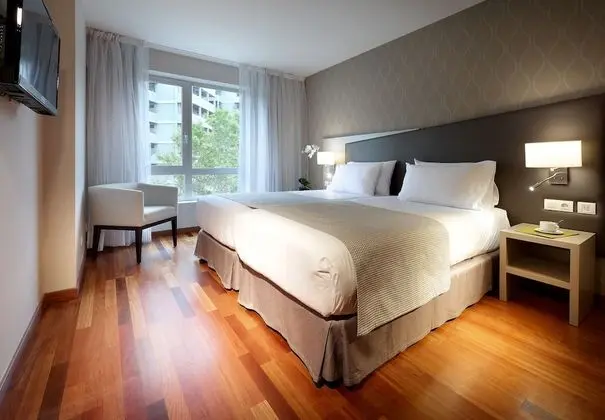 Büyük Yataklı Tek Kişilik Oda (with Parking)