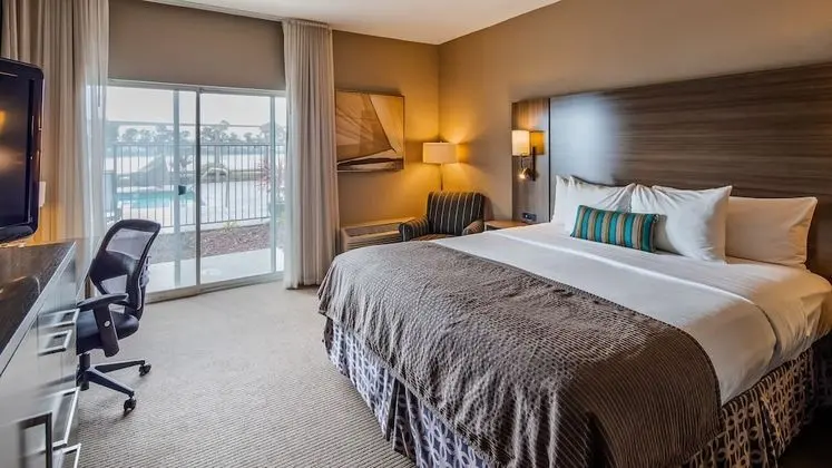 Traditional Room, 1 King Bed, Water View