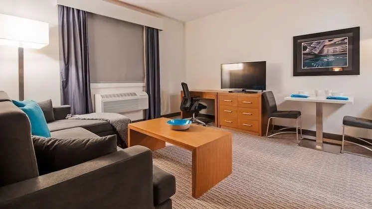 Oda, 1 En Büyük (King) Boy Yatak, Sigara İçilmez (Suite, with Sofabed,non-Pet friendly)