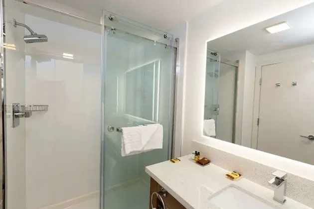Standard Oda, 2 Büyük (Queen) Boy Yatak, Sigara İçilmez, Küçük Mutfak (non-Pet friendly)