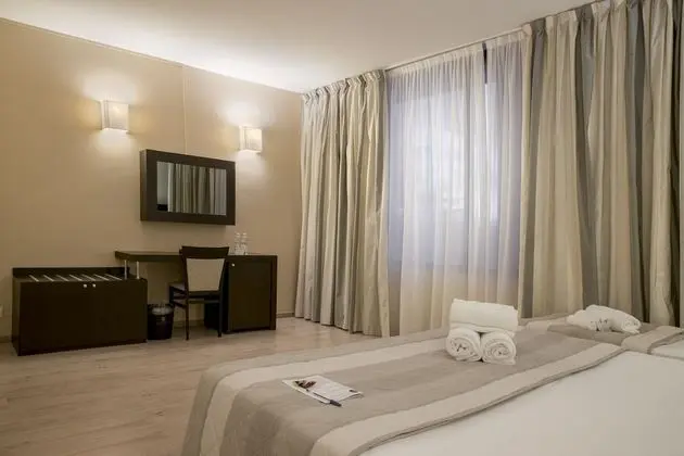 Üç Kişilik Oda