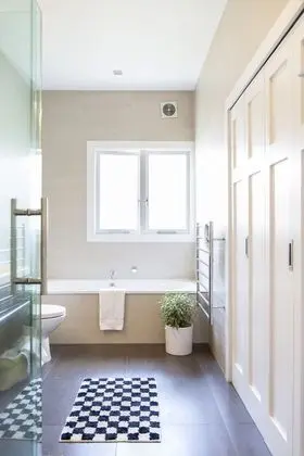 Ev