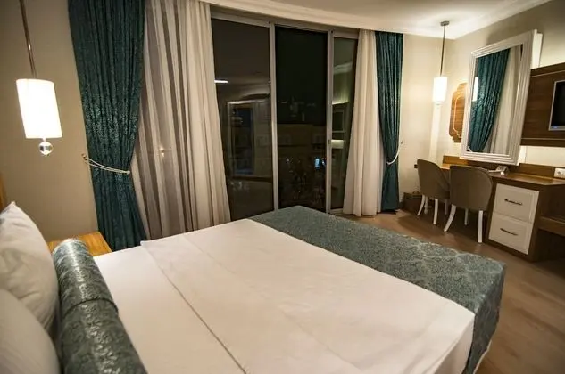 Standard Tek Büyük veya İki Ayrı Yataklı Oda, Şehir Manzaralı