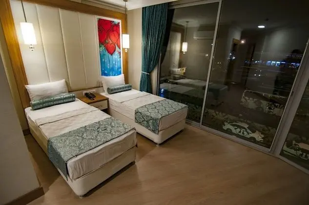 Standard Tek Büyük veya İki Ayrı Yataklı Oda, Şehir Manzaralı
