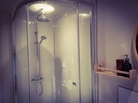 Deluxe Tek Büyük veya İki Ayrı Yataklı Oda, Banyolu/Duşlu (Room 1 )