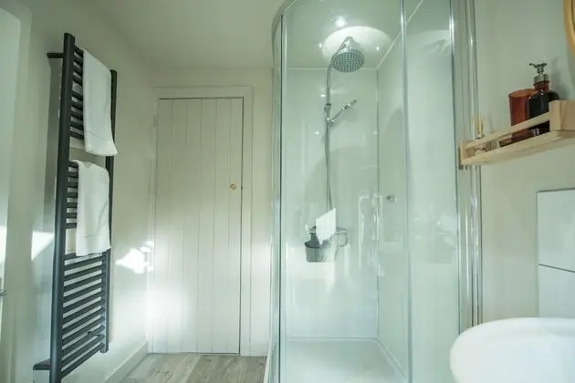 Deluxe Tek Büyük veya İki Ayrı Yataklı Oda, Banyolu/Duşlu (Room 1 )