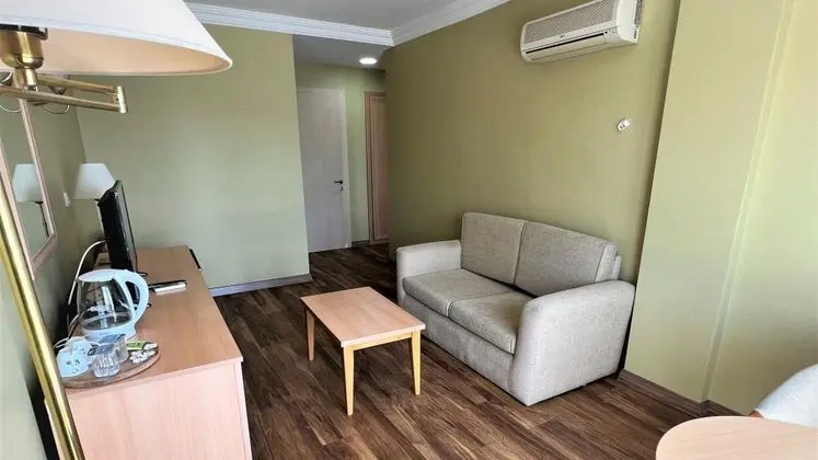 Aile Suiti, Kısmi Deniz Manzaralı, Fransız Balkonlu