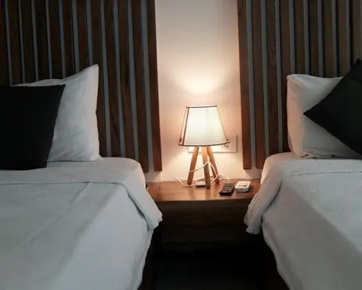 Deluxe Oda Alt Kat, Havuz veya Bahçe Manzaralı, Balkonlu