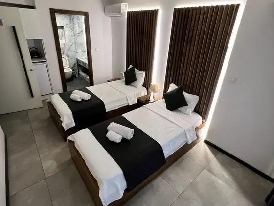 Deluxe Oda Alt Kat, Havuz veya Bahçe Manzaralı, Balkonlu