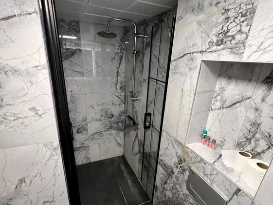 Deluxe Oda Alt Kat, Havuz veya Bahçe Manzaralı, Balkonlu