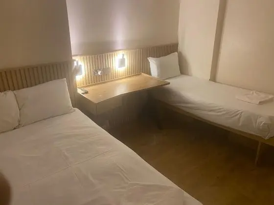 Üç Kişilik Oda