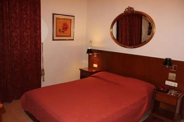 Üç Kişilik Oda
