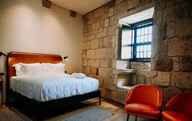 Tek Büyük veya İki Ayrı Yataklı Oda (Stone Wall)