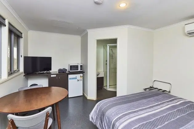Basic Oda (Motel Room)