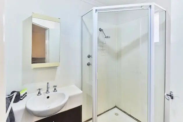 Basic Oda (Motel Room)