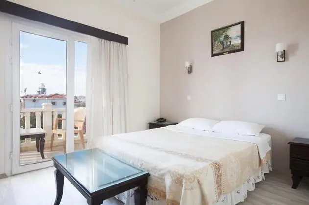Çift Kişilik, Deniz Manzaralı