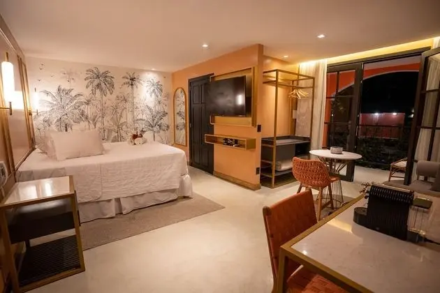Master Suite, Pool View