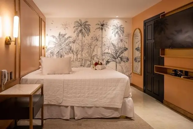 Master Suite, Pool View