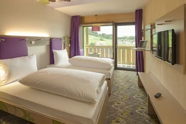 Tek Büyük veya İki Ayrı Yataklı Oda, Dağ Manzaralı