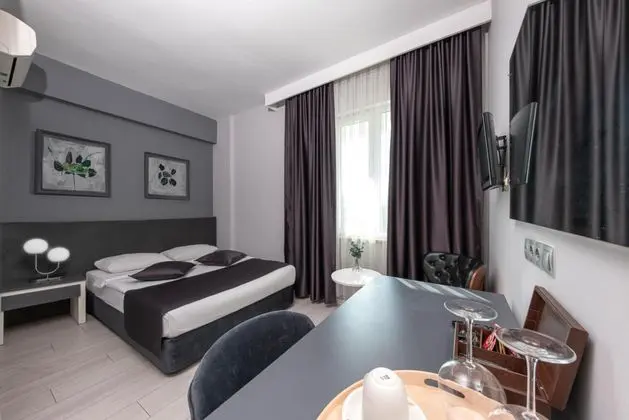 Deluxe Double Tek Büyük Yataklı Oda