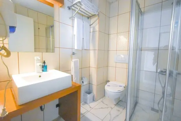 Deluxe Double Tek Büyük Yataklı Oda