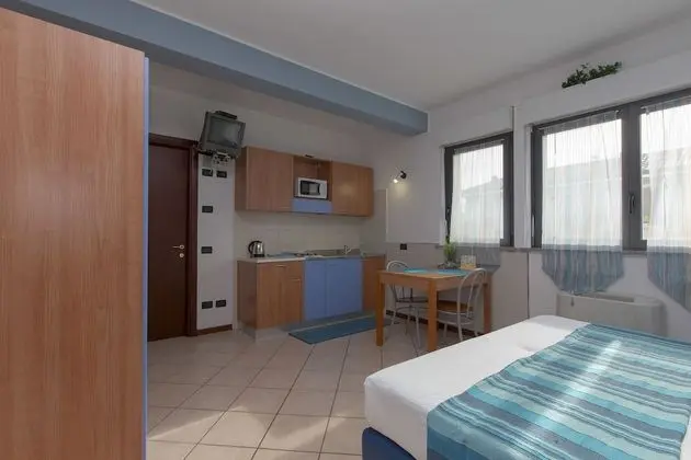 Standard Stüdyo, Küçük Mutfak