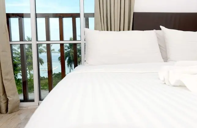 Deluxe Üç Kişilik Oda, Balkon, Kısmi Deniz Manzarası