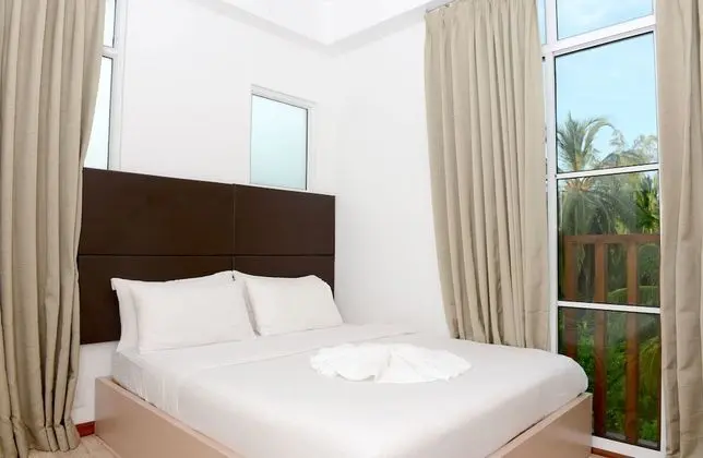 Deluxe Üç Kişilik Oda, Balkon, Kısmi Deniz Manzarası