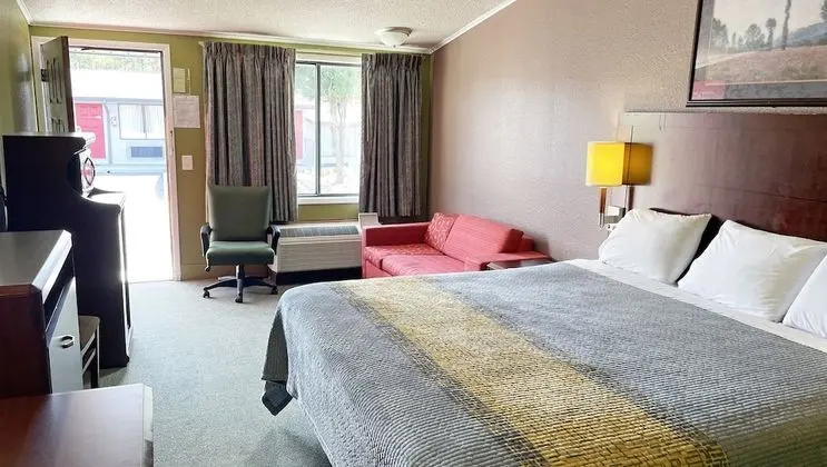 Oda, 1 En Büyük (King) Boy Yatak, Engellilere Uygun, Sigara İçilmez