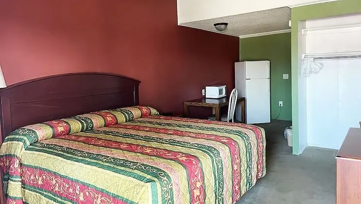 Oda, 1 En Büyük (King) Boy Yatak, Engellilere Uygun, Sigara İçilmez