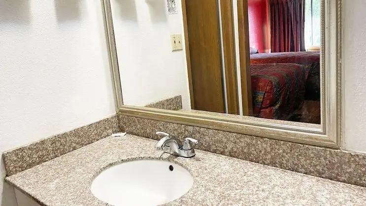 Oda, 1 En Büyük (King) Boy Yatak, Engellilere Uygun, Sigara İçilmez