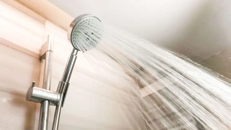 Oda, 1 En Büyük (King) Boy Yatak, Sigara İçilebilir, Buzdolabı ve Mikrodalga