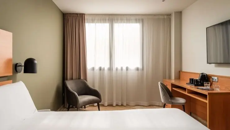 Büyük Yataklı Tek Kişilik Oda