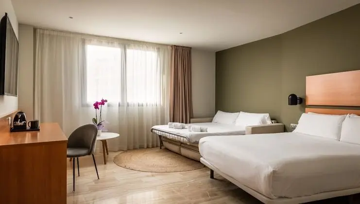 Dört Kişilik Oda (2 adultos + 2 niños)