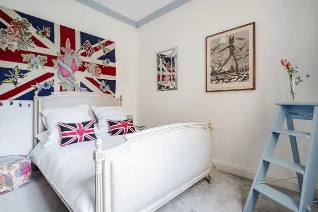 Basic Tek Büyük veya İki Ayrı Yataklı Oda