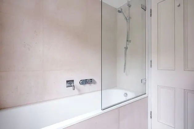 Basic Tek Büyük veya İki Ayrı Yataklı Oda