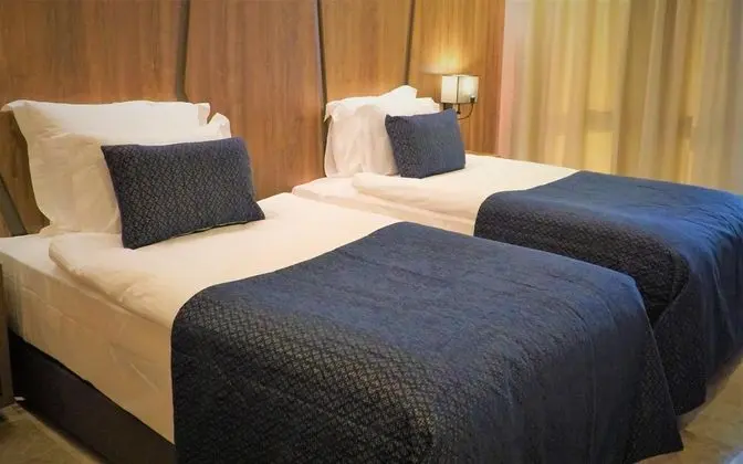 Twin,Şehir Manzaralı