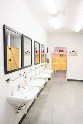 Basic Tek Büyük veya İki Ayrı Yataklı Oda, Birden Çok Yatak (NO PRIVATE BATHROOM)