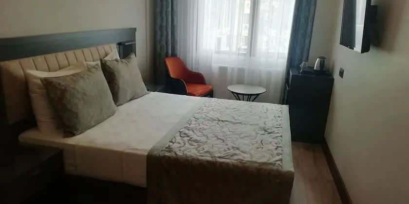 Standard Tek Büyük Yataklı Oda