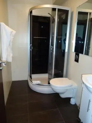Tek Büyük veya İki Ayrı Yataklı Oda, Özel Banyo