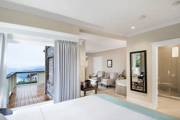 Aquila View Room