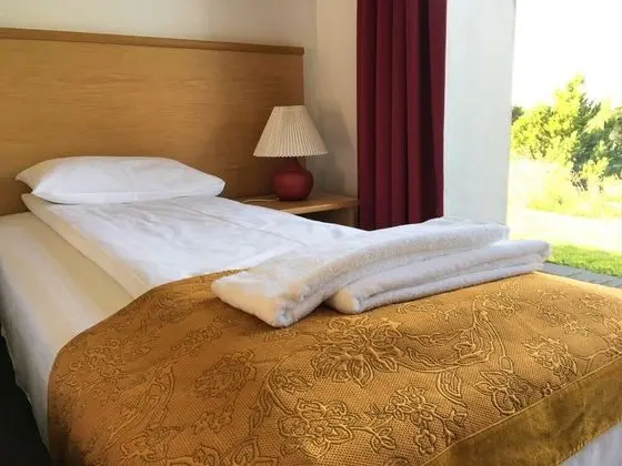 Standard Tek Büyük veya İki Ayrı Yataklı Oda, Özel Banyo, Ek Bina