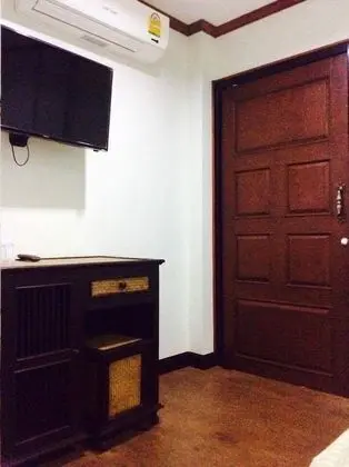 QUEEN BED ROOM