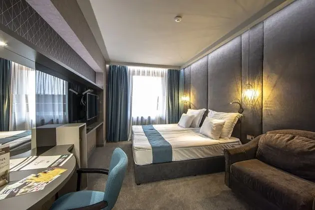 Deluxe Tek Büyük Yataklı Oda (2 adults & 1 child)