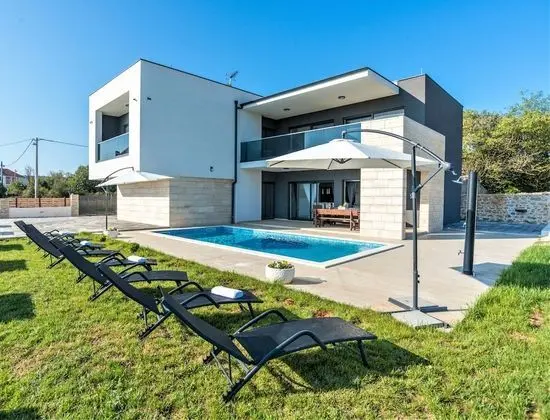 Villa, Sigara İçilebilir