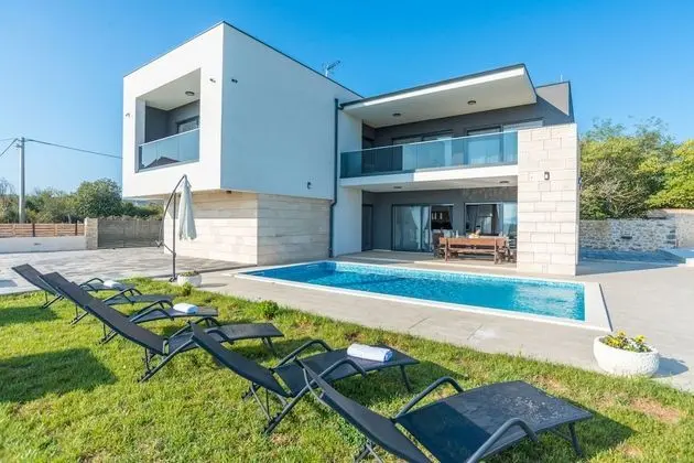 Villa, Sigara İçilebilir