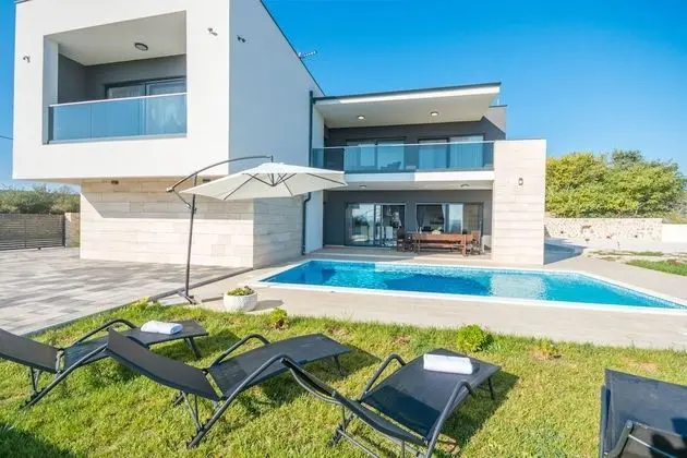 Villa, Sigara İçilebilir