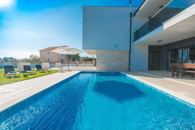 Villa, Sigara İçilebilir