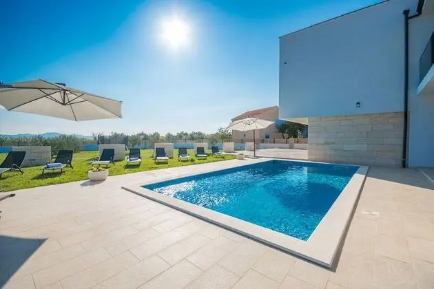 Villa, Sigara İçilebilir