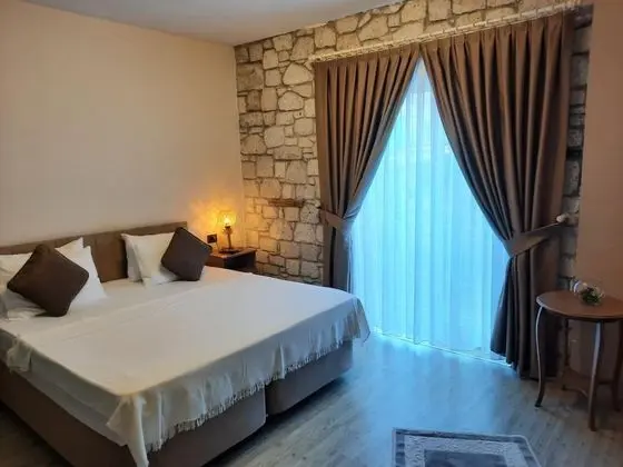 Standart Oda, Kara Manzaralı